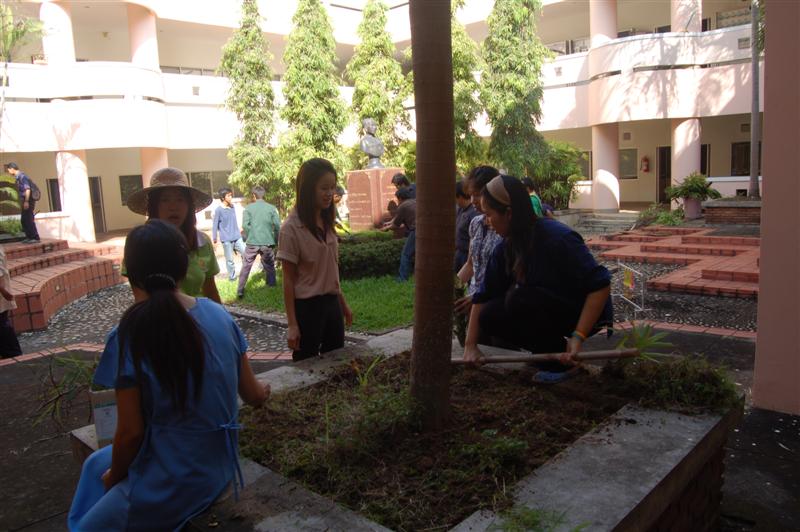 ../Picture/2552/DSC_0027 (Medium).JPG